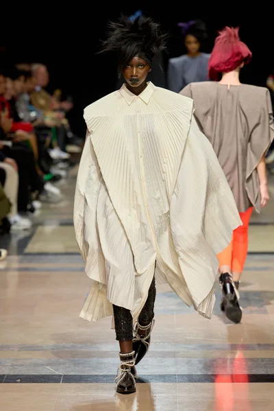 Look 11